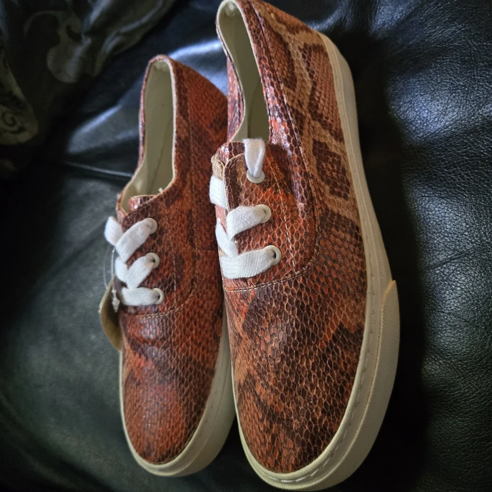 GAP faux snakeskin oxford sneakers sz7.5 NWT - Picture 3 of 7